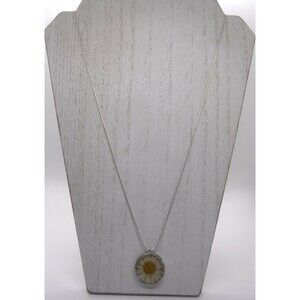 Necklace Silver Round w/ White Dried Flower